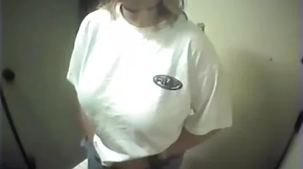 ผู้หญิงเลว busty ไม่ปฏิเสธคนผิวดำสองคนในออรัลเซ็กซ์ วิดีโอ หนัง เอก