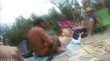ผู้หญิง วิดีโอ หนัง โป้ fucks ตัวเองในตูด
