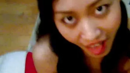 สาวผอมบาง ro89 วิดีโอ fucks ข้างสระน้ำกับคนรักของเธอ