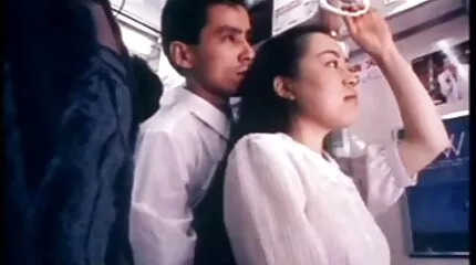 นักแสดงหญิงกำลังย่างบนเวทีบรอดเวย์ คลิป วิดีโอ โป็